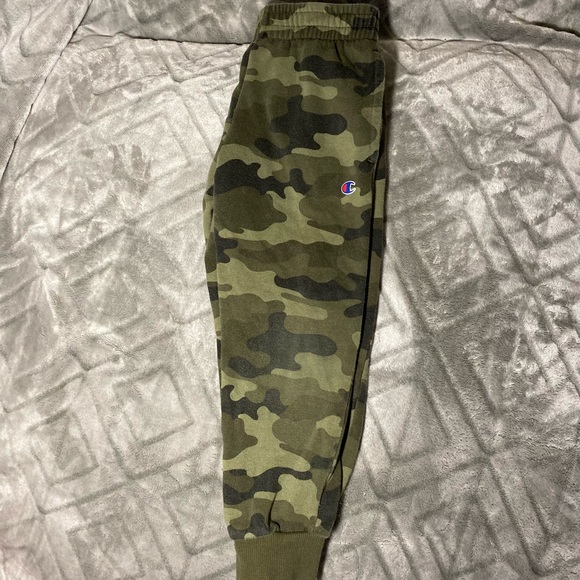 Champion Long Sleeve Black Shirt with Army print with Champion Army Sweat Pants - Picture 16 of 16